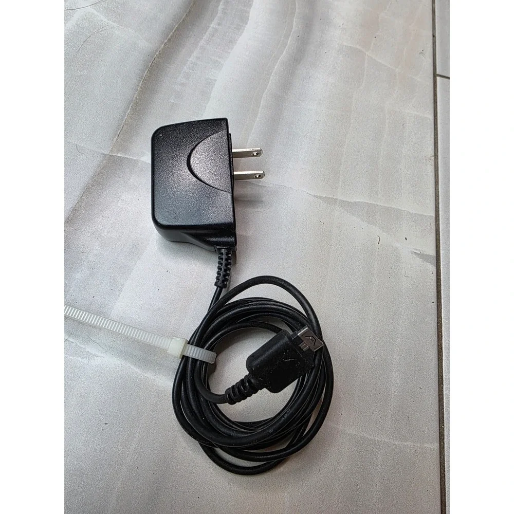 LG Travel Adapter STA-P52WR Wall Charger 5.1V 0.7A Proprietary Connector A5‎